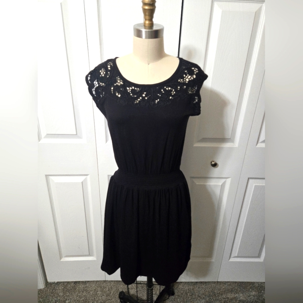 Apt 9 Black Dress, Eyelet Lace Neckline, Size XS, Pockets, EUC